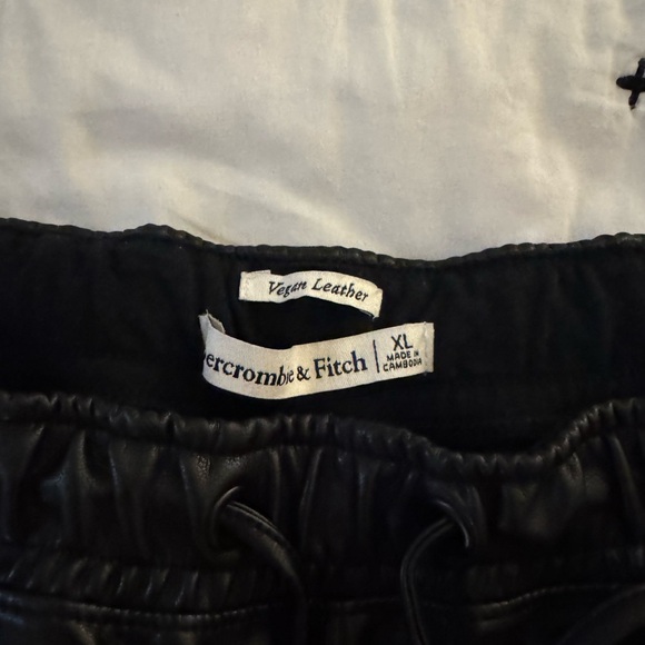 Abercrombie: vegan leather joggers - Picture 6 of 6